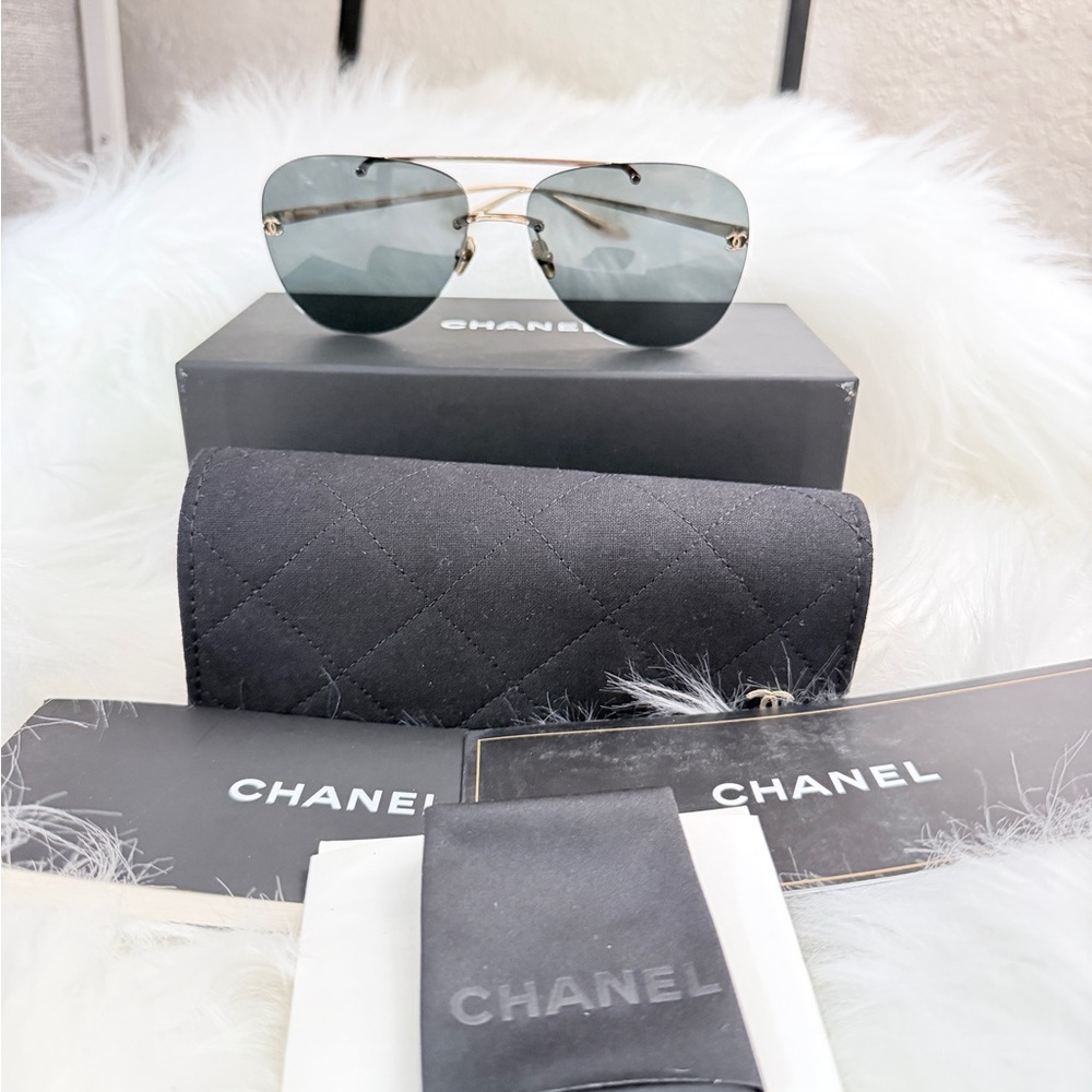 CHANEL Pilot Sunglasses with Quilted Case Authentic